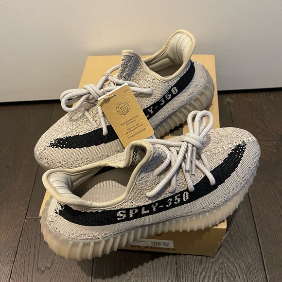 Yeezy 350 slate size 5 men and size 6 women. - Picture 3 of 3